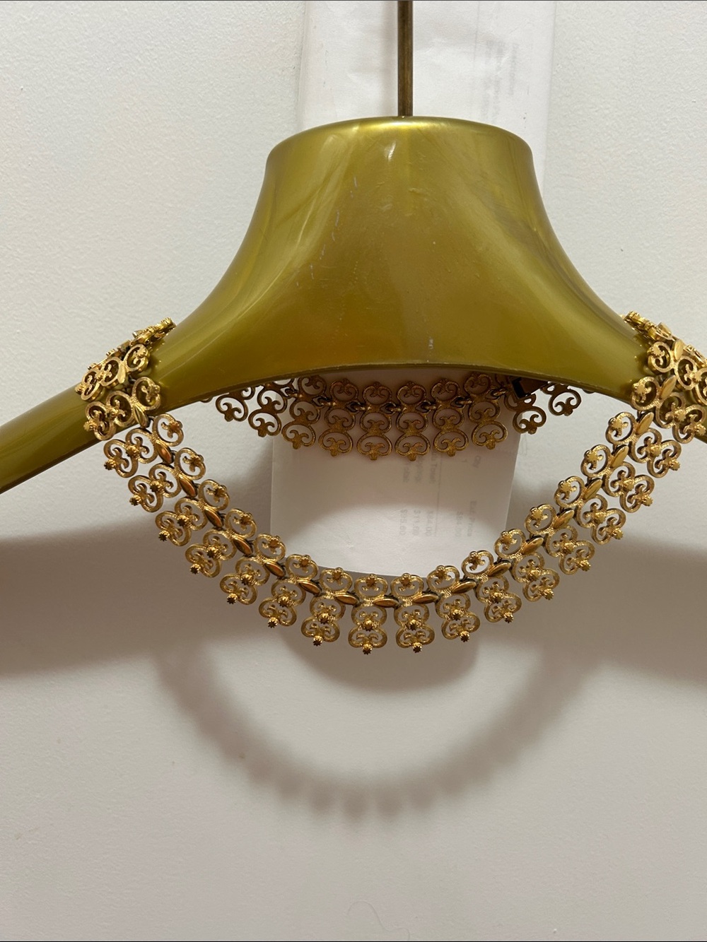 Vintage gold tone necklace
